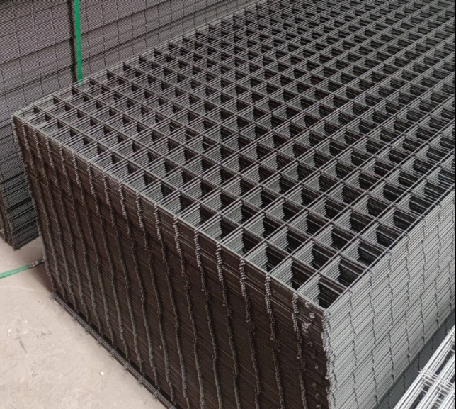 Welded mesh panel